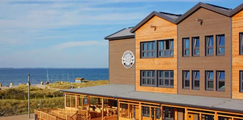 🏖️ ÜN im Hotel Bretterbude in Heiligenhafen Ostsee (HC 92%) ab 38€ p.P.