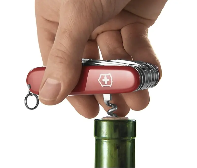 🏕️ Victorinox Evolution 10 Taschenmesser mit 13 Funktionen für 21,60€ (statt 33€)
