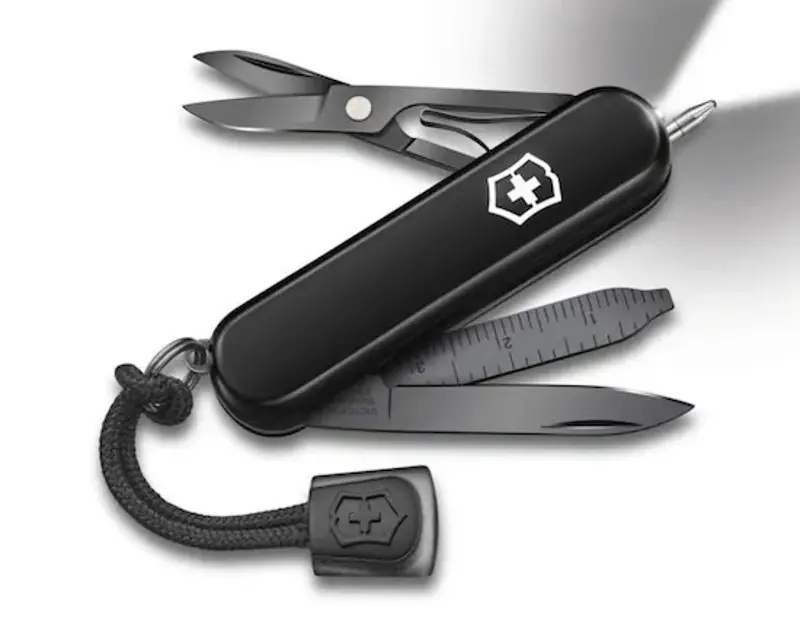 🇨🇭 Victorinox Signature Lite mit Taschenlampe in Onyx Black für 50,97€ (statt 60€)