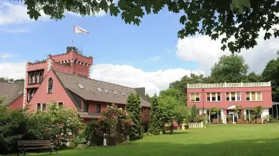 Märkische🇨🇭: ÜN im The Lakeside Burghotel zu Strausberg mit Wellness & Dinner für 49,50€ p.P.