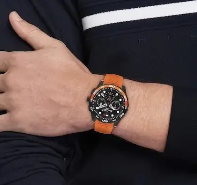 🧡 Tommy Hilfiger Analoguhr in Orange für 97,61€ (statt 120€)