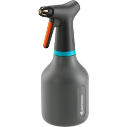 Gardena Pumpsprüher (0,75 l, 360°-Funktion, Messingdüsen von Vollstrahl bis Sprühnebel verstellbar) für 8,49€ (VG: 12,48€)
