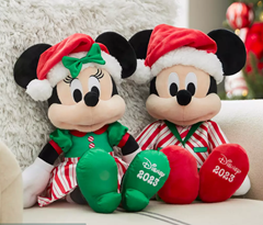 Micky oder Minnie Maus – Weihnachtliches Kuscheltier 2023 für je 10€ zzgl. Versand (Vergleich: 30,90€)