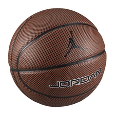 Nike Basketball Jordan Legacy Größe 7 für 24,98€ (Vergleich: 34,99€)