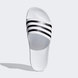 adidas Unisex Adilette Aqua Slides, Weiß, Gr.: 37 – 48,5 für 12,65€ (Vergleich: 17,25€)