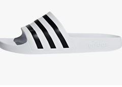 adidas Adilette Aqua Slides ab 14€ (Vergleich: ab 20,95€)