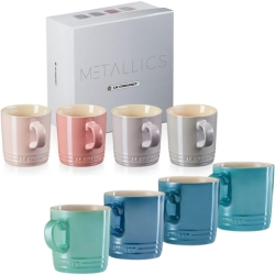 4-teilige Le Crueset Kaffeebecherset in Blau oder Rosé für 41€ (Vergleich: 57€)