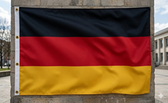 XXL Deutschlandfahne 500 x 300 cm mit 4 Metall-Ösen für 16,99€ (Vergleich: 21,49€)